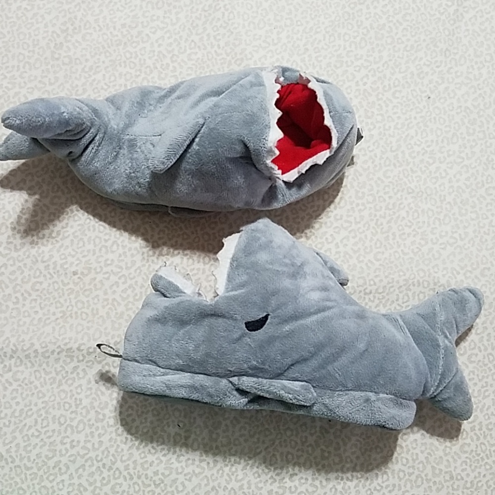 Ⓜ️Shark House Slippers